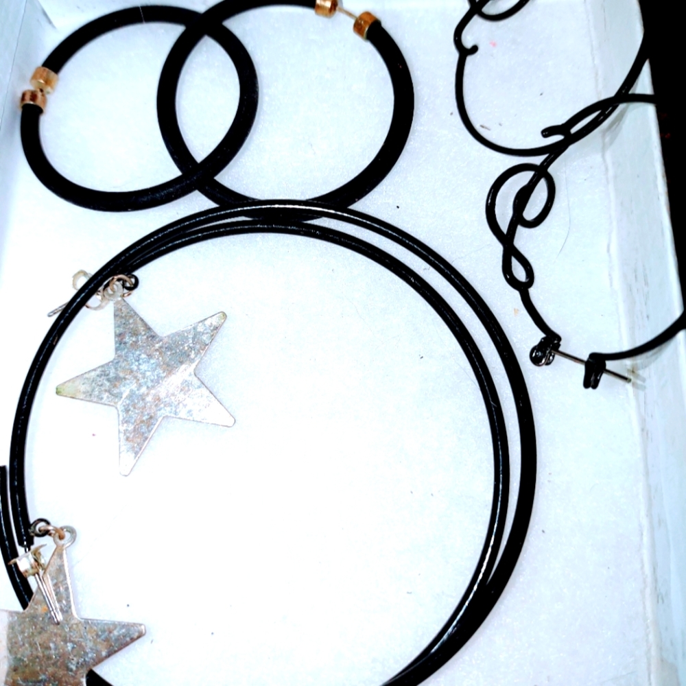 Lot of black hoop vintage earrings
